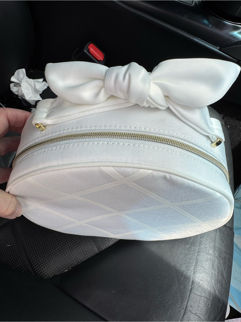 Estee Lauder Light Cream Round Quilted Look Cosmetic Case; zips open; NWT